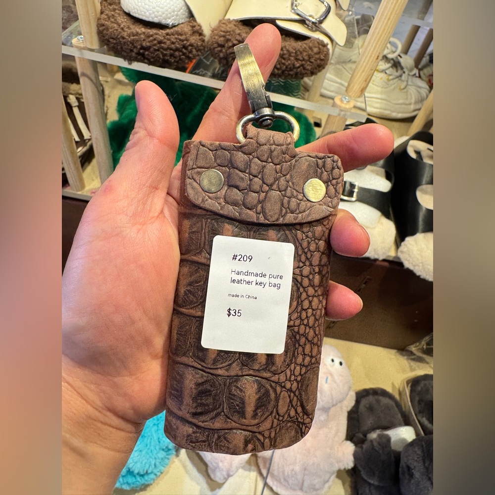 Brown Crocodile Pattern Key Holder - image 2